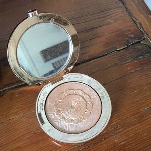 Estee Lauder Illuminating Bronze Godess Powder